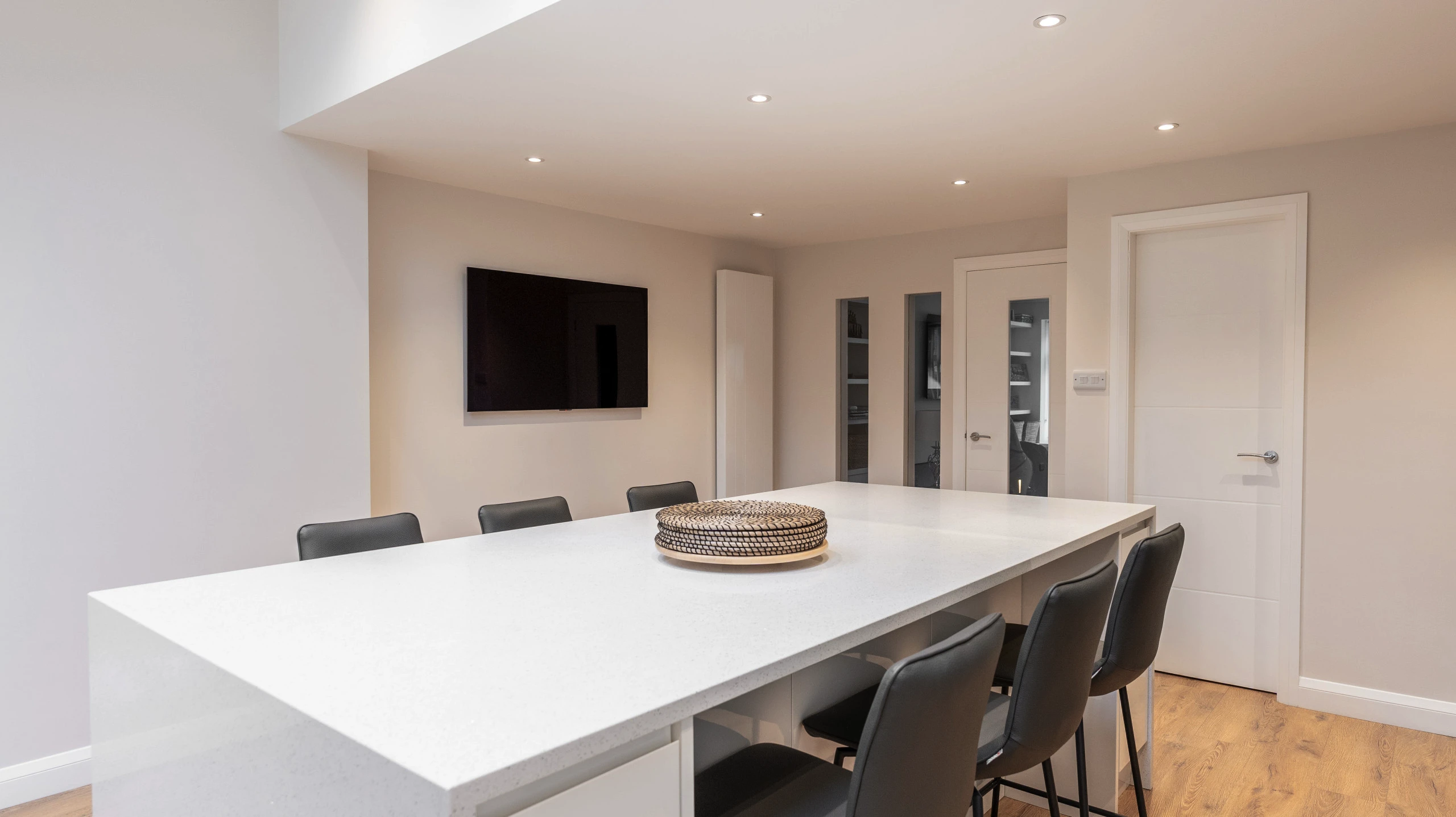 Kitchen Renovation and Installation in N16, completed project photograph 2