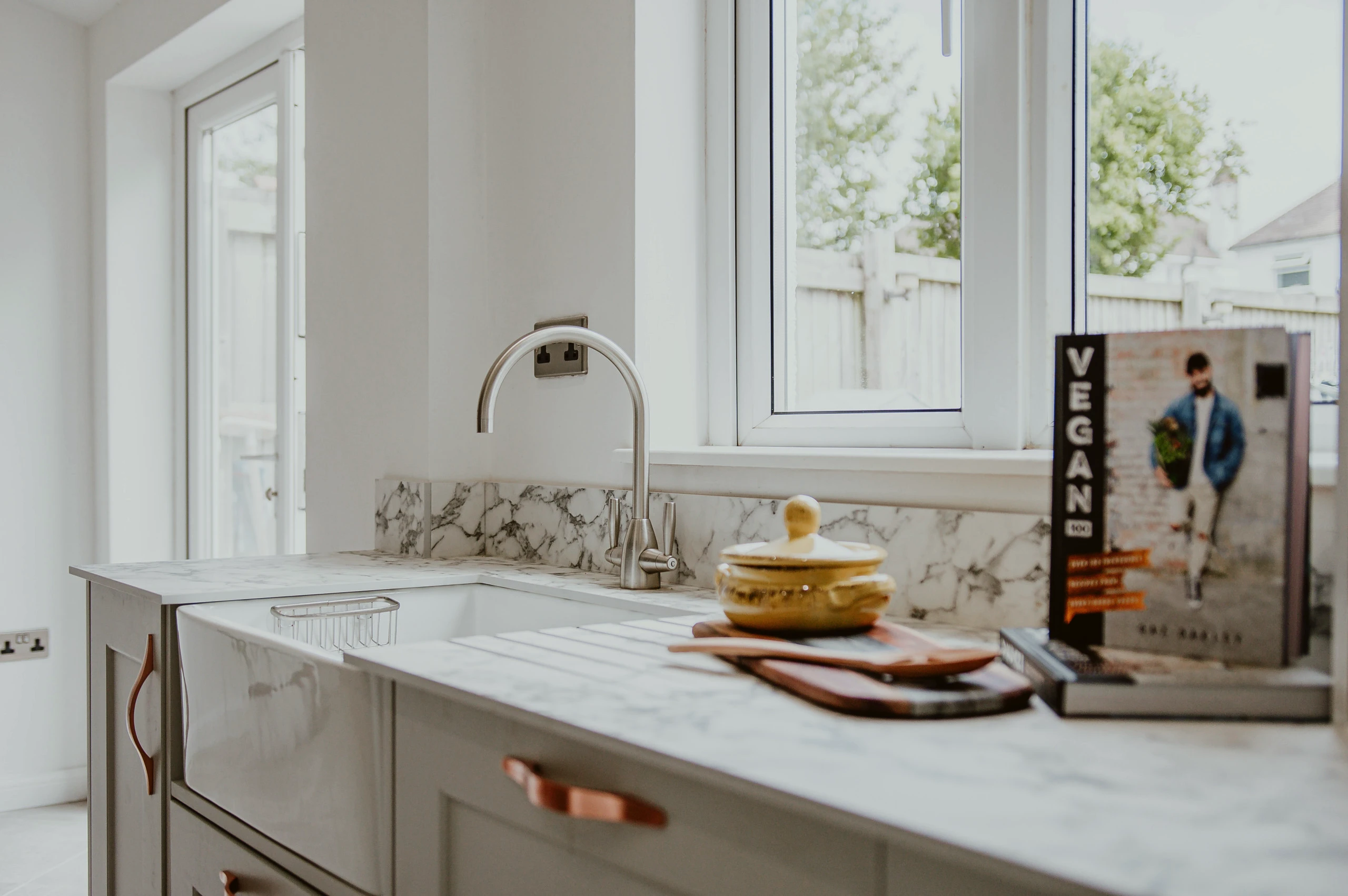High-Spec Kitchen Renovation and Installation in E3, completed project photograph 7